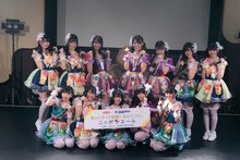 虹のコンキスタドールの定期公演「Zepp Tokyoへの道～中級編～」の様子。（写真提供：キングレコード）