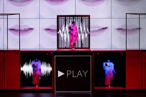 「Record（Reframe2019 ver）」のパフォーマンスの様子。（撮影：上山陽介）