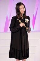 「東京ドラマアウォード 2019」の授賞式に登壇したmilet。（写真提供：ソニー・ミュージックレーベルズ）