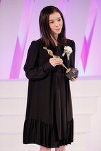 「東京ドラマアウォード 2019」の授賞式に登壇したmilet。（写真提供：ソニー・ミュージックレーベルズ）