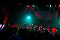 アナタシアとメイリア（Vo / GARNiDELiA）。（撮影：冨田味我）