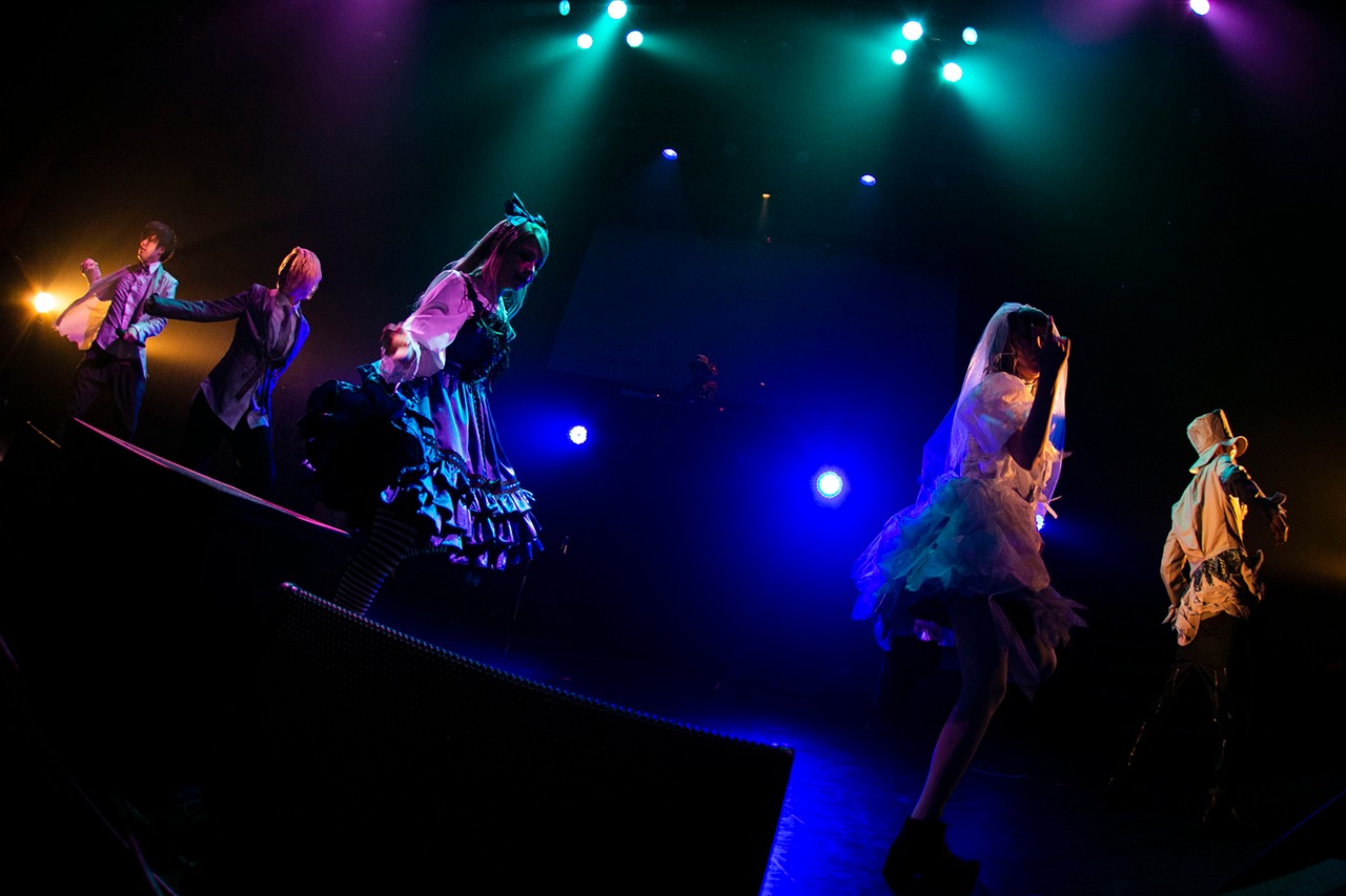COJIRASE THE TRIPとメイリア（Vo / GARNiDELiA）。（撮影：冨田味我）