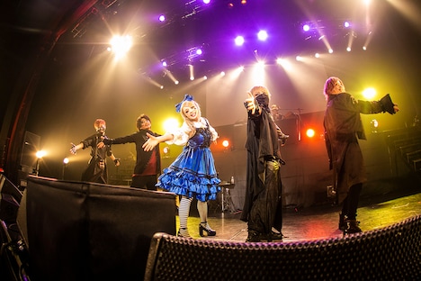 SHARE LOCK HOMESとメイリア（Vo / GARNiDELiA）。（撮影：冨田味我）