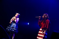 左からメイリア（Vo / GARNiDELiA）、やなぎなぎ。（撮影：冨田味我）