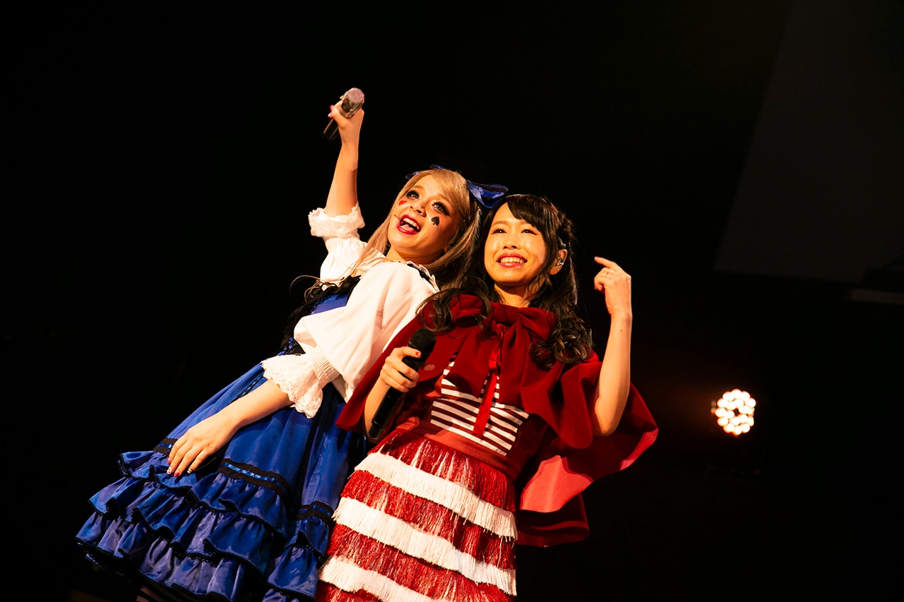 左からメイリア（Vo / GARNiDELiA）、やなぎなぎ。（撮影：冨田味我）