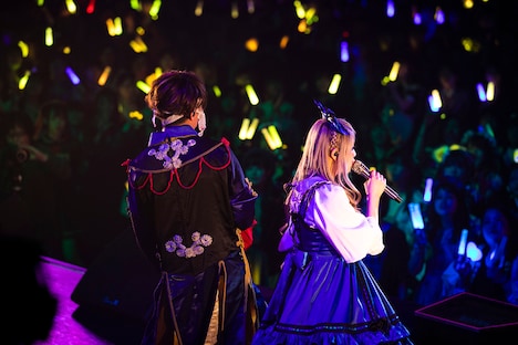 左からセンラ（浦島坂田船）、メイリア（Vo / GARNiDELiA）。（撮影：冨田味我）