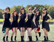LinQ「anytime」ミュージックビデオ撮影時の記念写真。
