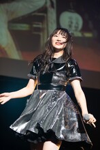 公演当日にエクステを付け、ひさしぶりにロングヘアになった中山莉子。