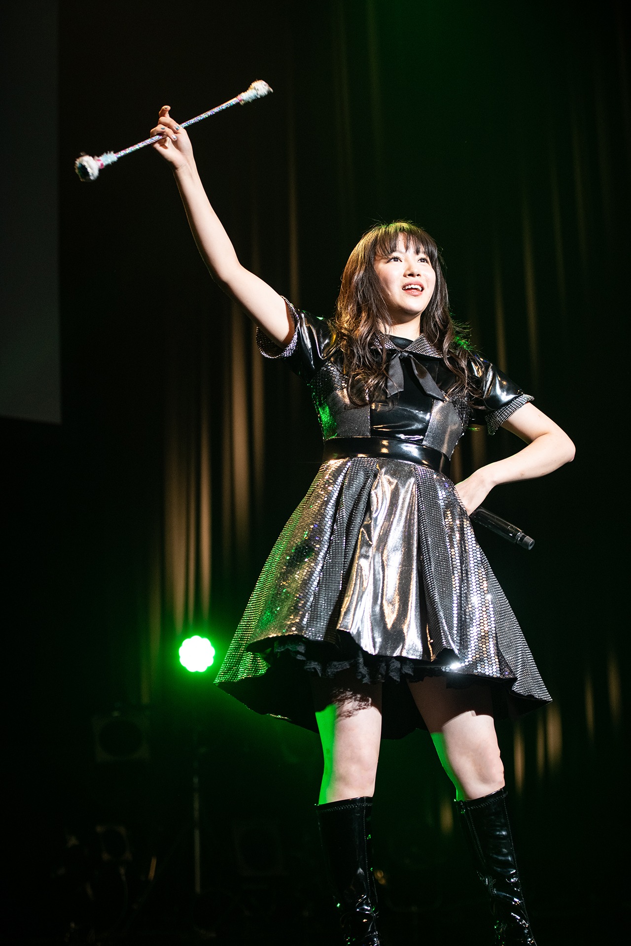 バトンを回す中山莉子。