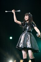 バトンを回す中山莉子。