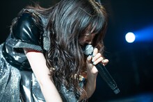 うなだれる中山莉子。