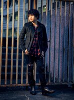 有栖川帝統役の野津山幸宏の撮り下ろしカット。