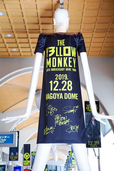 THE YELLOW MONKEYの直筆サイン入りTシャツを着たナナちゃん。