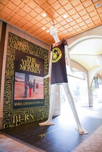 THE YELLOW MONKEYの直筆サイン入りTシャツを着たナナちゃん。