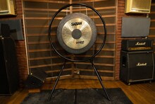 ナカジマノブ（人間椅子）愛用の銅鑼。