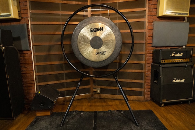 ナカジマノブ（人間椅子）愛用の銅鑼。