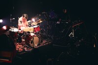 左から深谷雄一（Dr）、MASAHIRO KITAGAWA（Cho）。（撮影：川島悠輝）