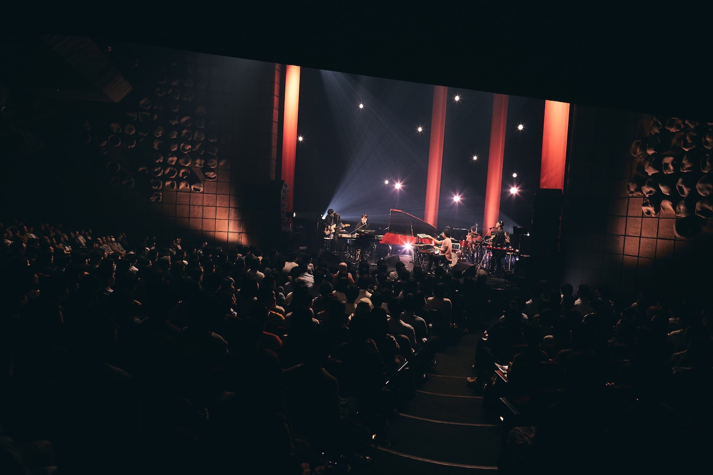 中村佳穂「うたのげんざいち 2019」東京・草月ホール公演の様子。（撮影：川島悠輝）