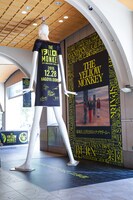 THE YELLOW MONKEYの直筆サイン入りTシャツを着たナナちゃん。