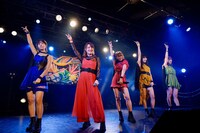 「アップアップガールズ（仮） 5 to the 5th Power 底なしの一体感」の様子。（写真提供：YU-Mエンターテインメント）