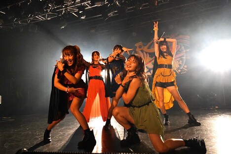 「アップアップガールズ（仮） 5 to the 5th Power 底なしの一体感」の様子。（写真提供：YU-Mエンターテインメント）