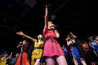 「アップアップガールズ（仮） 5 to the 5th Power 底なしの一体感」の様子。（写真提供：YU-Mエンターテインメント）