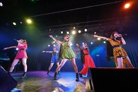 「アップアップガールズ（仮） 5 to the 5th Power 底なしの一体感」の様子。（写真提供：YU-Mエンターテインメント）