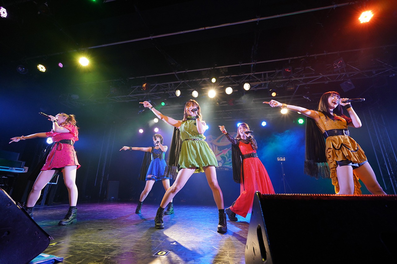 「アップアップガールズ（仮） 5 to the 5th Power 底なしの一体感」の様子。（写真提供：YU-Mエンターテインメント）