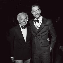 左からラルフ・ローレン氏、EXILE AKIRA。