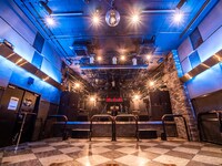 天井が高く開放的なフロア。