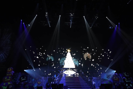 浦島坂田船「Happy Halloweeeen 浦島坂田幽霊船～ようこそ令和元年 やっぱり霊はあかんねん 憑依GO！～」神奈川・横浜アリーナ公演の様子。（撮影：小松陽祐［ODD JOB］、堀卓朗［ELENORE］）