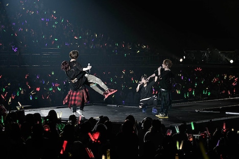 浦島坂田船「Happy Halloweeeen 浦島坂田幽霊船～ようこそ令和元年 やっぱり霊はあかんねん 憑依GO！～」神奈川・横浜アリーナ公演の様子。（撮影：小松陽祐［ODD JOB］、堀卓朗［ELENORE］）