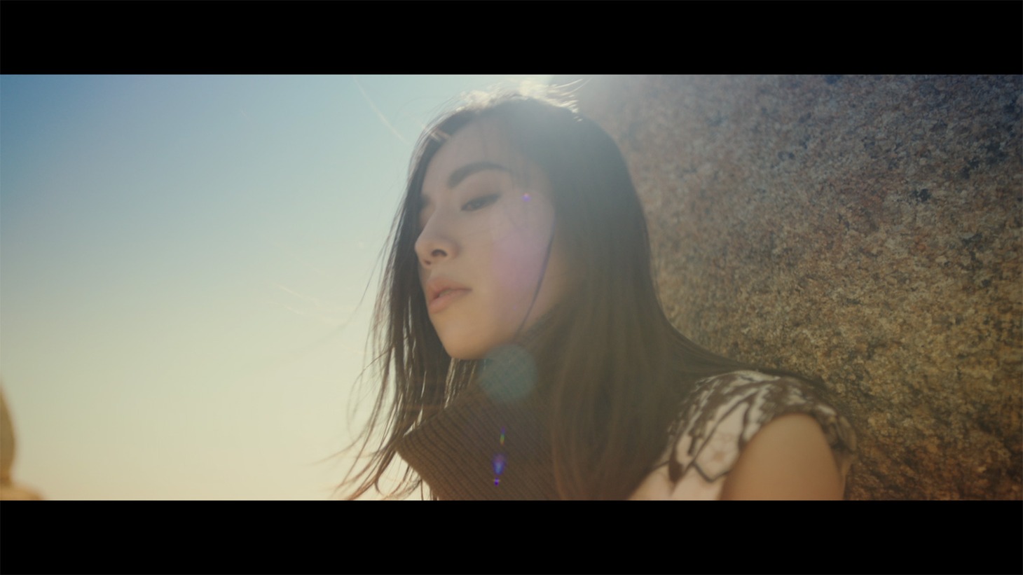 milet「Drown」ミュージックビデオのワンシーン。