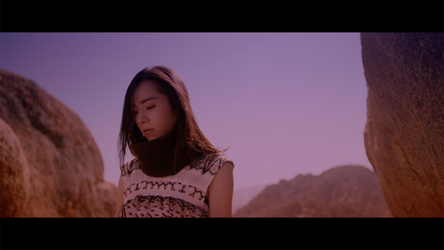milet「Drown」ミュージックビデオのワンシーン。