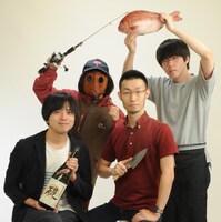 家主。左端が谷江俊岳（Vo, G）。