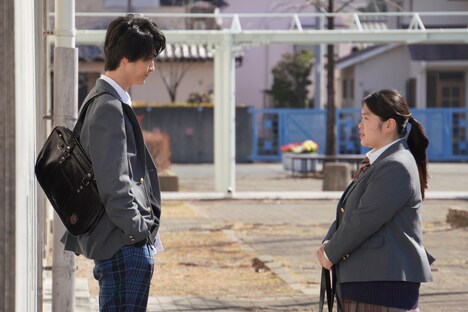 「3年A組 -今から皆さんは、人質です-」より、須永賢と魚住華。(c)日本テレビ