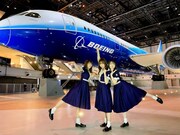 左から北野日奈子、鈴木絢音、渡辺みり愛。