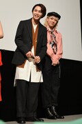 左から草川拓弥、りゅうちぇる。