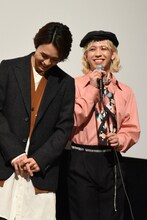 左から草川拓弥（超特急）、りゅうちぇる。