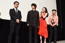 リョウガとユーキのサプライズ登場に驚く登壇者たち。