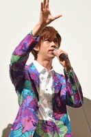 “本来のサプライズ”について熱弁をふるうリョウガ。