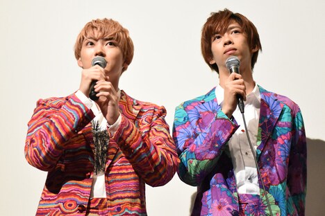 恐る恐るサプライズ登場したユーキとリョウガ。