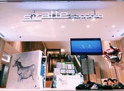 米津玄師「馬と鹿」“旅するデカジャケ”が登場した北海道・sitatte sapporoのイベントスペースの様子。