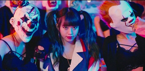 「Have it my way」MVのワンシーン。