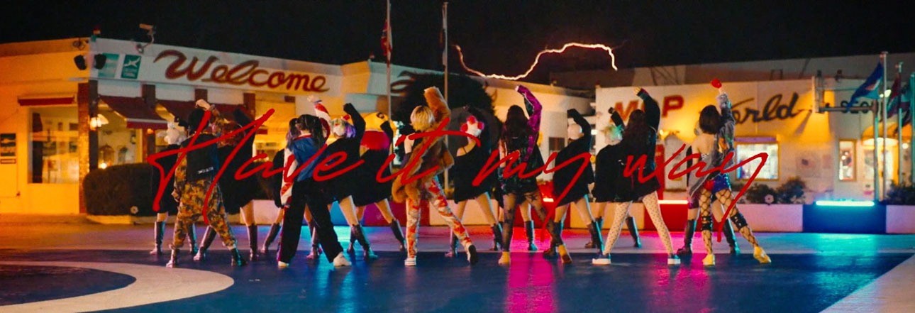 「Have it my way」MVのワンシーン。