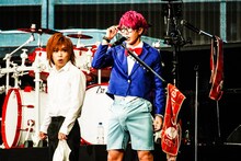 歌広場淳扮する名探偵エロ川コカン（写真右）（撮影：渡邉一生）