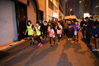 「BiS vs CARRY LOOSE対抗駅伝」出発時の様子。（Photo by sotobayashi kenta）