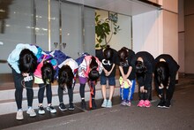 「BiS vs CARRY LOOSE対抗駅伝」よりBiSとCARRY LOOSE。（Photo by sotobayashi kenta）