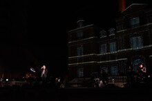 松任谷由実のパフォーマンスの様子。