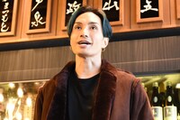 質問に答える橘ケンチ。